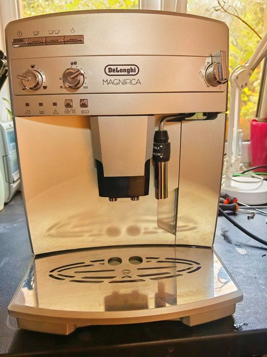 Aparat de cafea automat De’Longhi Magnifica