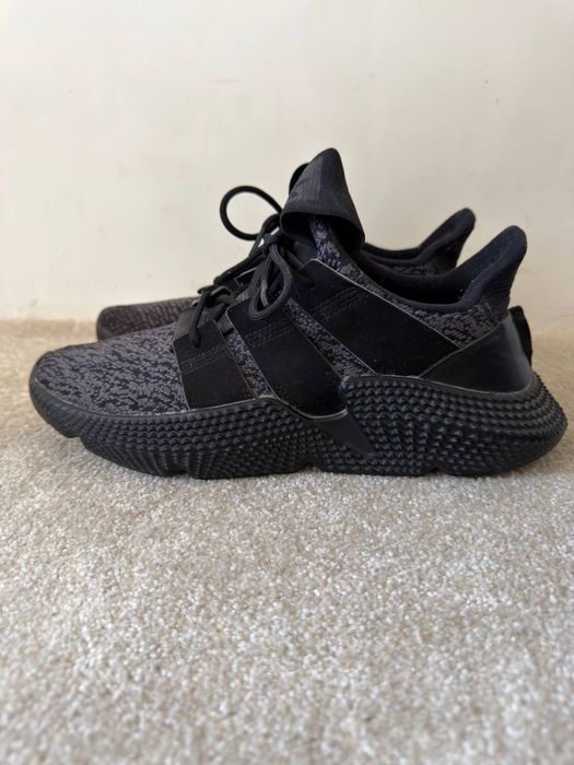 Кроссовки Adidas в чёрном цвете  Размер: 42 (стелька 26 см)