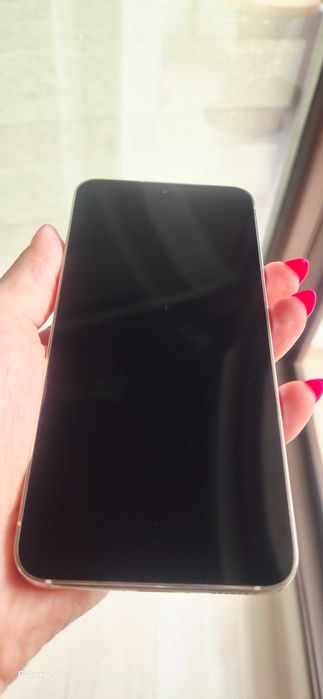 Samsung Galaxy S23 с 5 кейса подарък и висулка за ръка