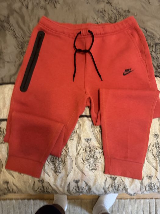 Pantaloni NIKE TECH Roșu