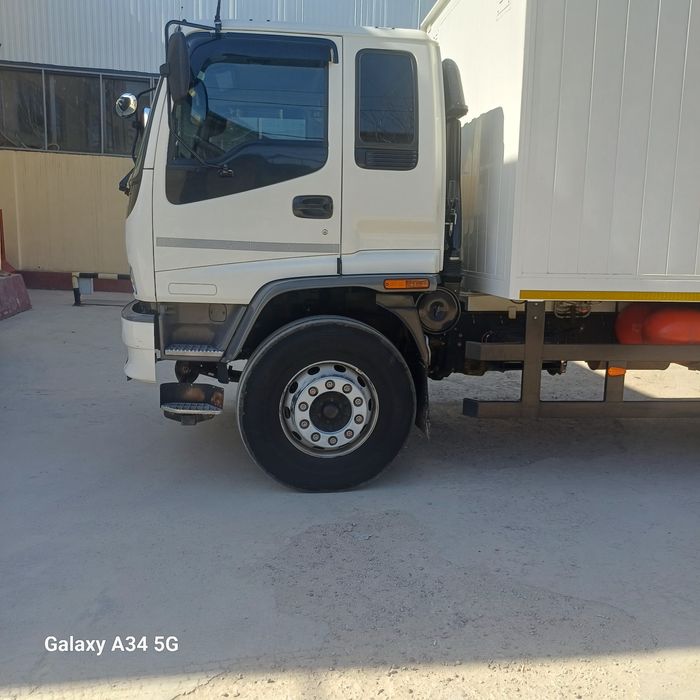 Isuzu 10 tonnalik sotiladi yurigan par abeki 385 ming  2021 yil
