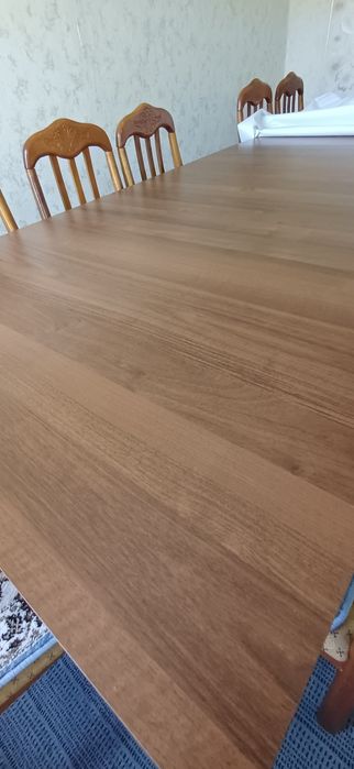 Стол орындықтарымен сатылады