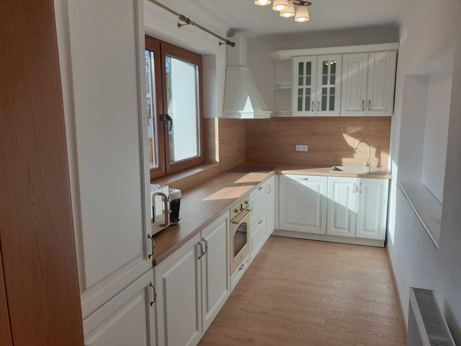 Apartament 100 mp  în Sibiu  zona Sub Arini - curte  -  ideal locuire / activitate profesională