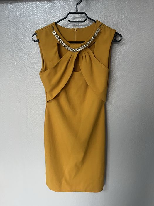 Официални рокли.