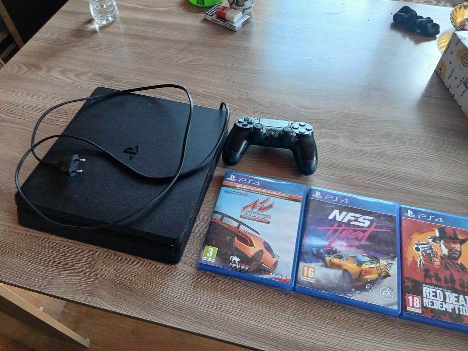 Playstation 4 + 3 игри