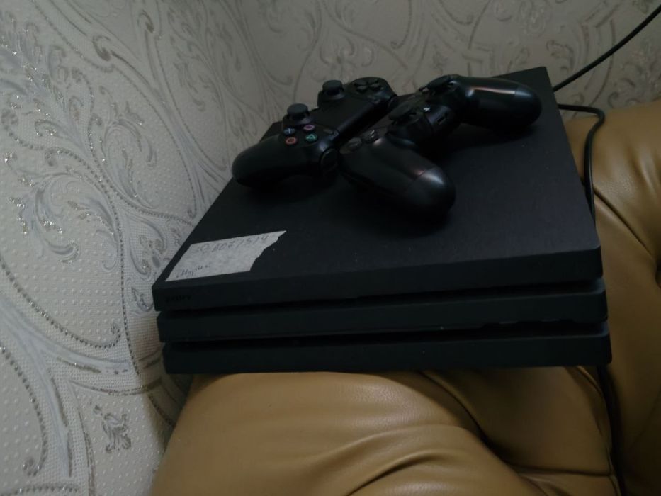 Plestation 4 yangi olinganiga 1 oy buldi hotirasi 1 terabayt uyinlari