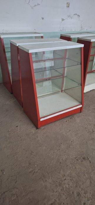 Витрина металлический