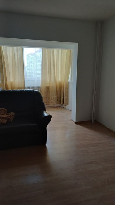 Închiriez apartament