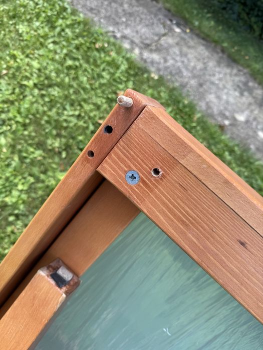 Продавам трапезарна маса от масивно дърво