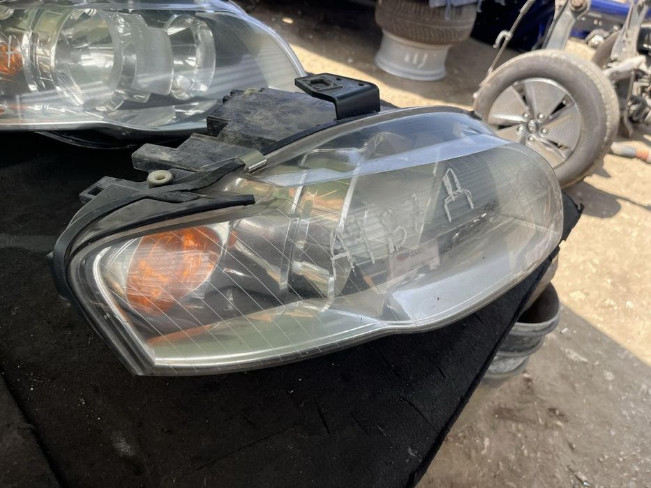 Обикновен фар Audi A4 B7 Ауди б7 оригинал 8e0941004  десен два броя