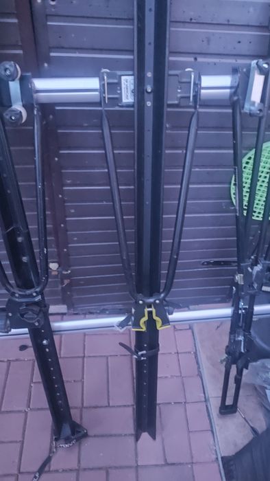 Suport bicicleta cu prinderea pe cupola
