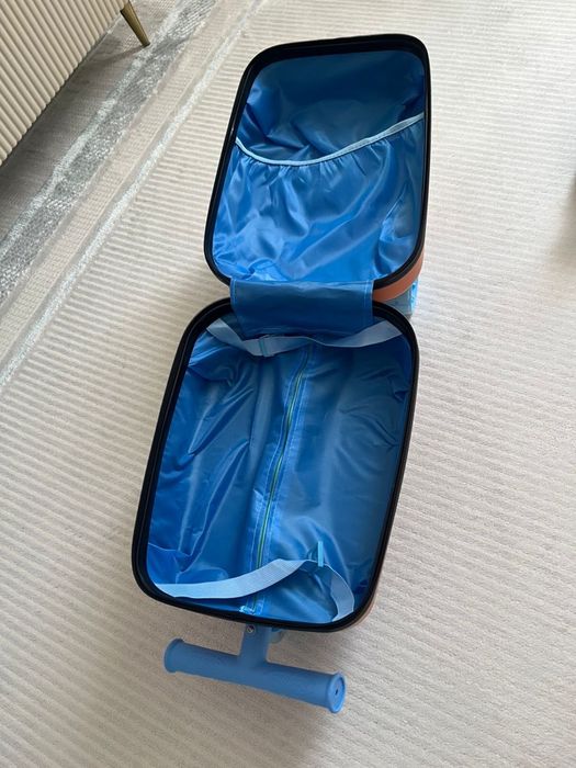 Продам детский чемодан