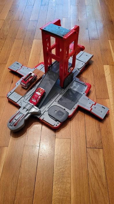 Пожарна кола трансформираща станция