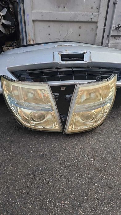 Фары на Nissan Elgrand