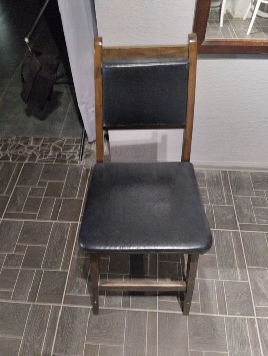 Стул Барни в хорошем состоянии