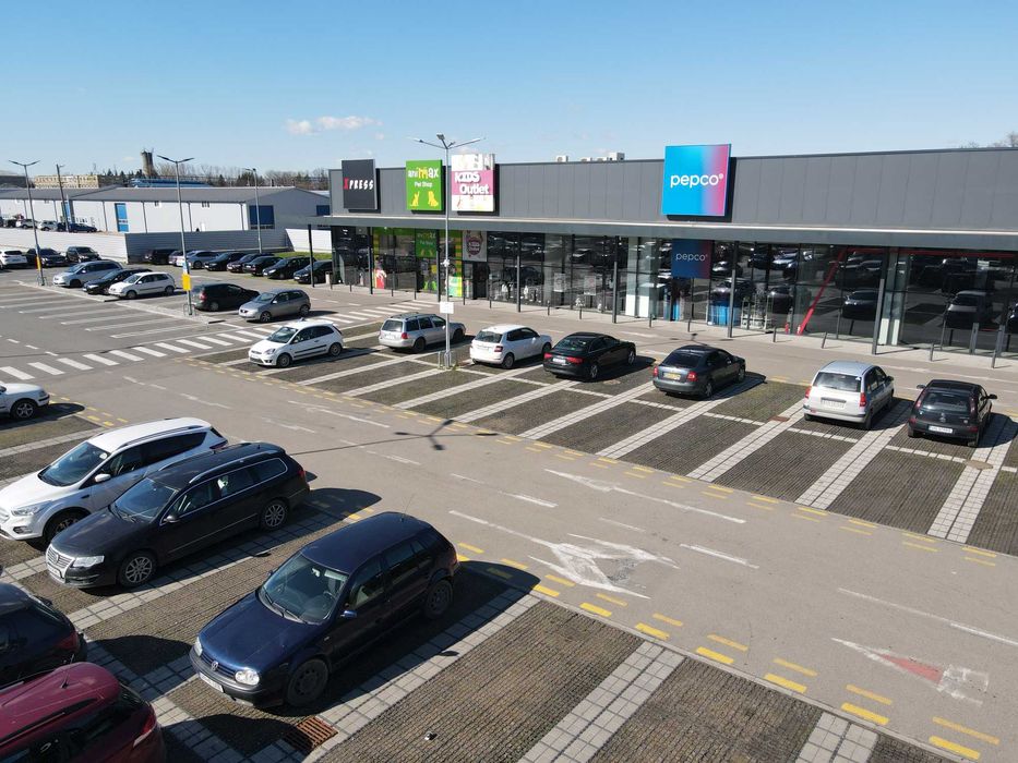 Inchiriem spatiu comercial 108 mp Funshop Park Focsani, Vrancea