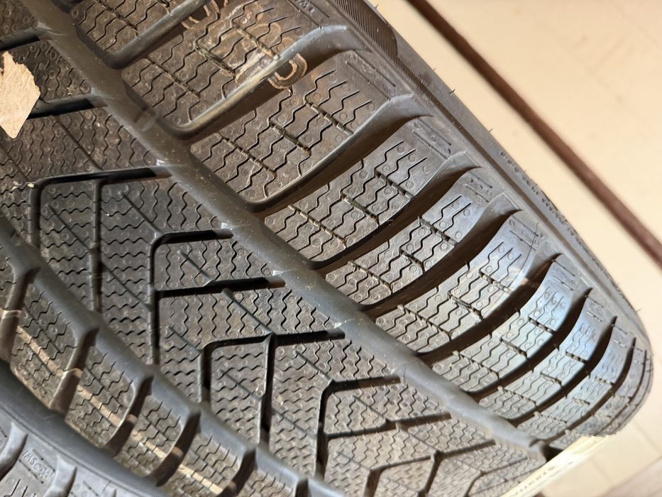 4 anvelope iarnă Pirelli Winter Sotto Zero 3 – 245/45 R18 96V – NOI 0 KM