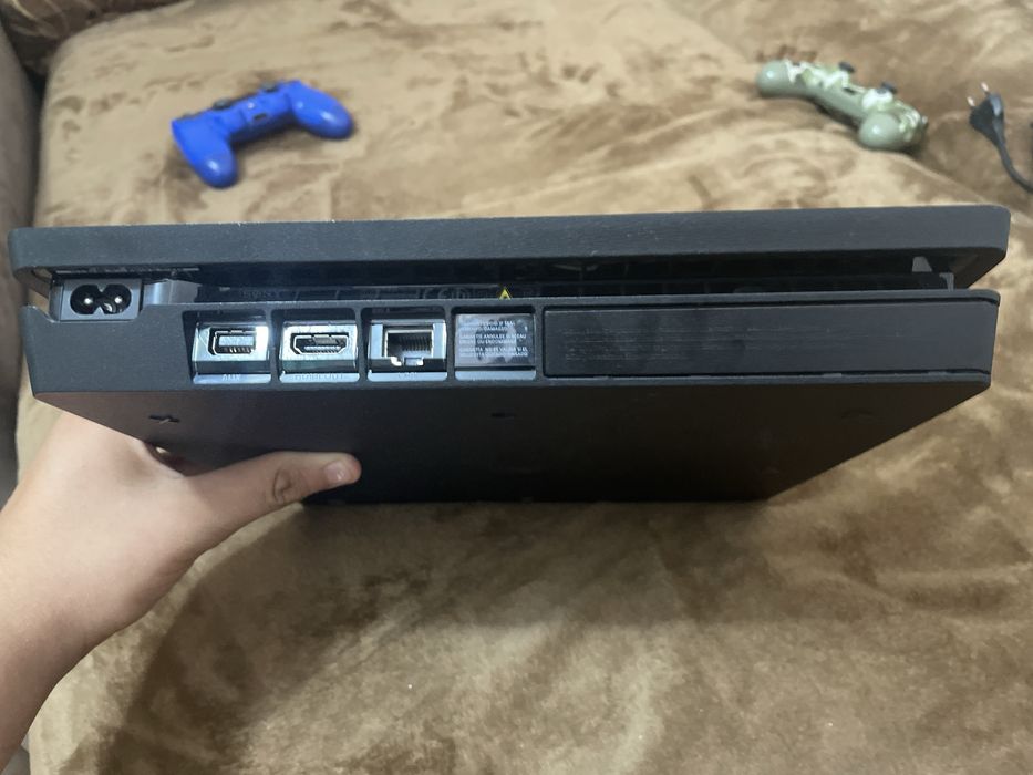 Playstation 4 slim