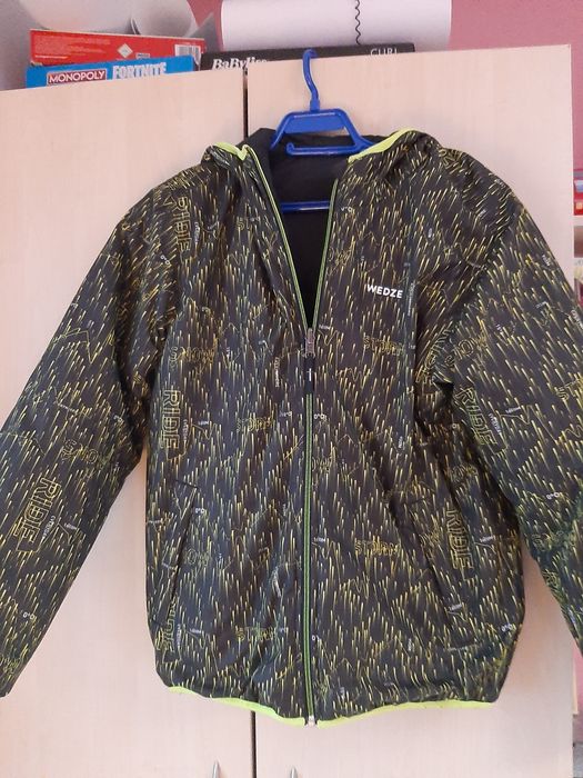 Яке Декатлон с две лица