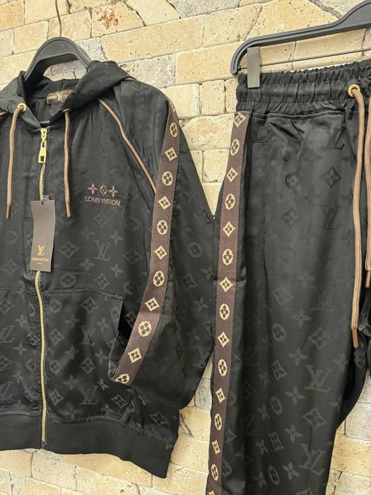 Дамски топ модели комплекти.