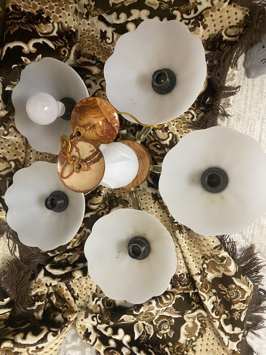 Продам люстру в хорошем состоянии