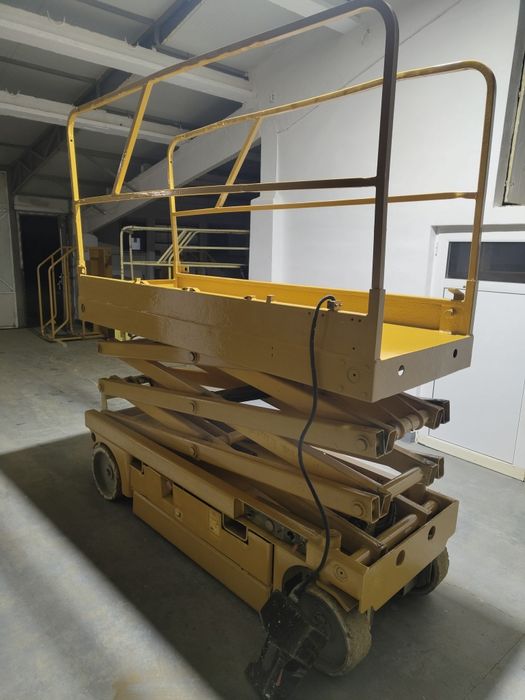 Vând lot 5  nacele electrice 8 și 10 m 4x4
