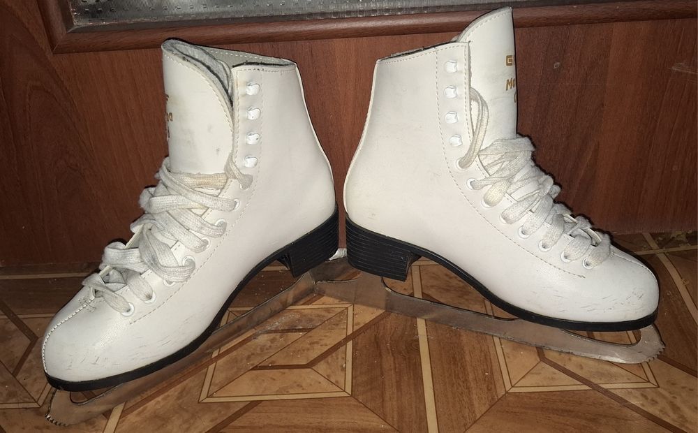 Продам коньки 39 размера