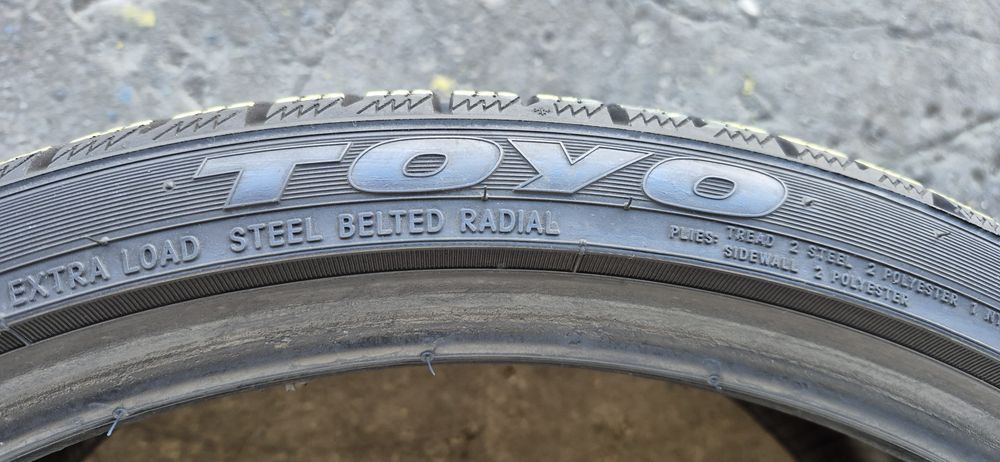 4 anvelope iarna ca si noi Toyo,255/30/20.Pretul este pe bucata.