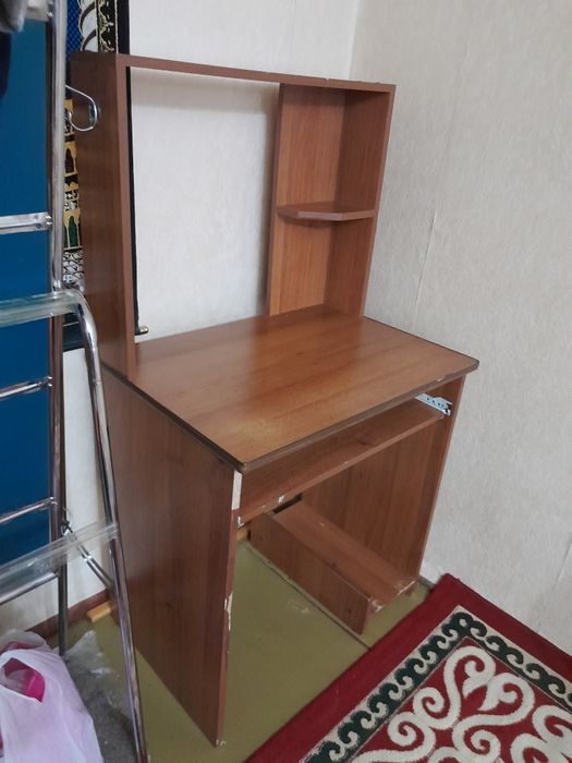 Отдам даром! Стол компьютерный!
