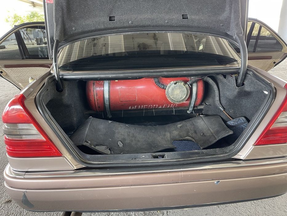 Продается мерседе w202 с180