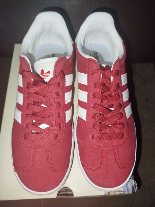 Женские кроссовки