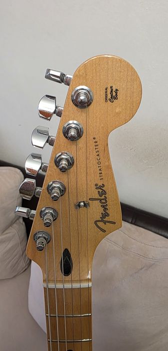 Продавам мексикански Fender