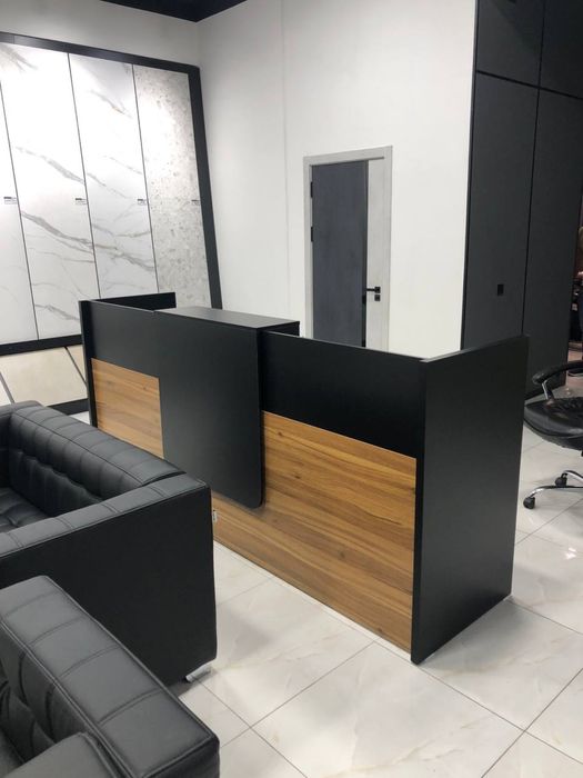 Ресепшн !/Resepshn!/ stol!.