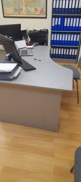 Офисная мебель шкафы столы