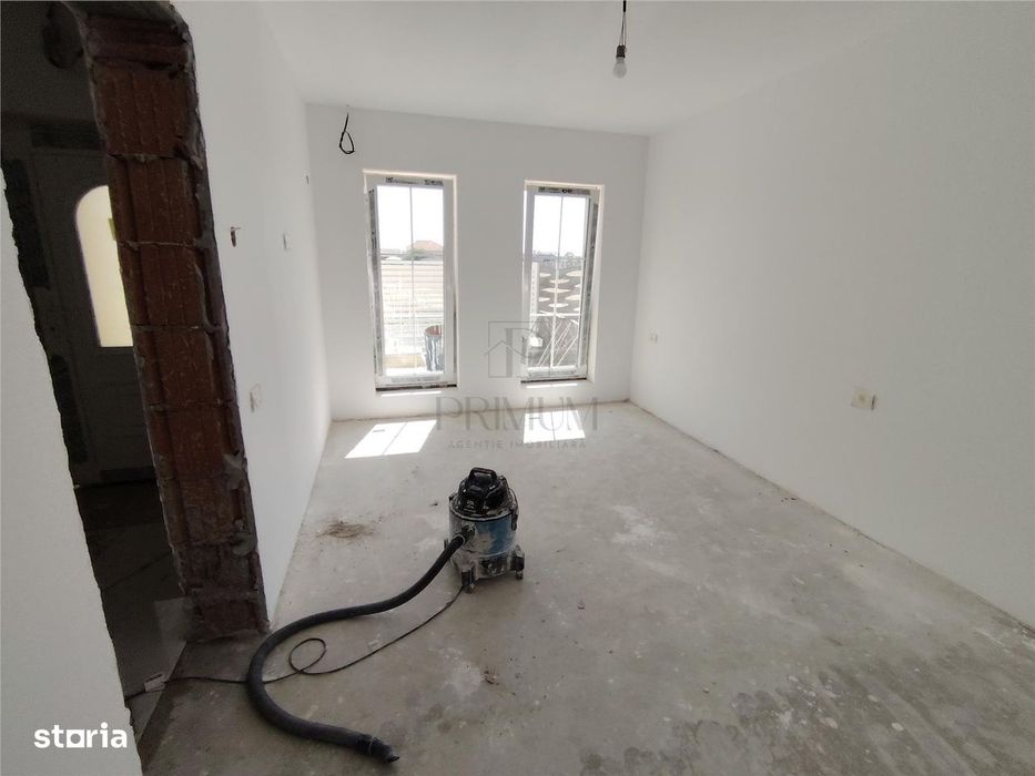 Duplex Pe Parter - Aproape De Centura - 2 Fronturi Stradale