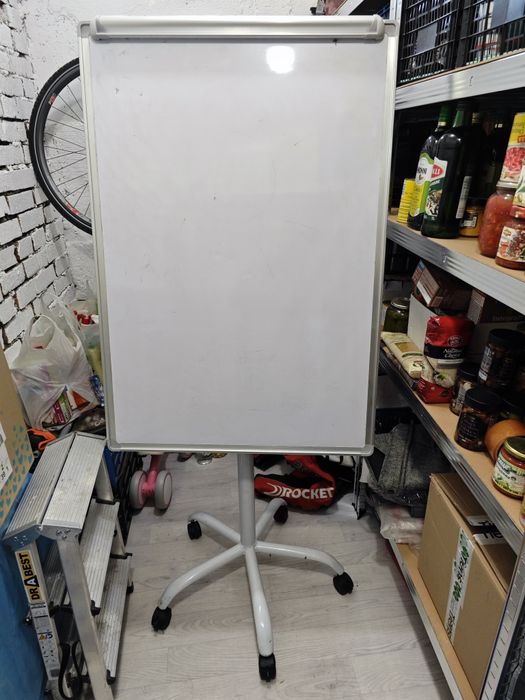 Флипчарт, 70 x 100 cm, магнитен, с рамена, на колела
