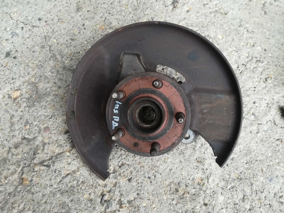 Opel Insignia Опел Инсигния предни шенкели носачи шенкел носач главина