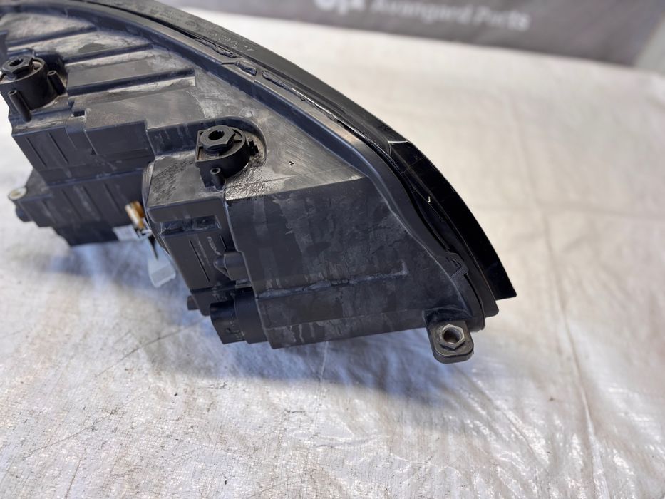 Ляв фар за Volkswagen Touran 2