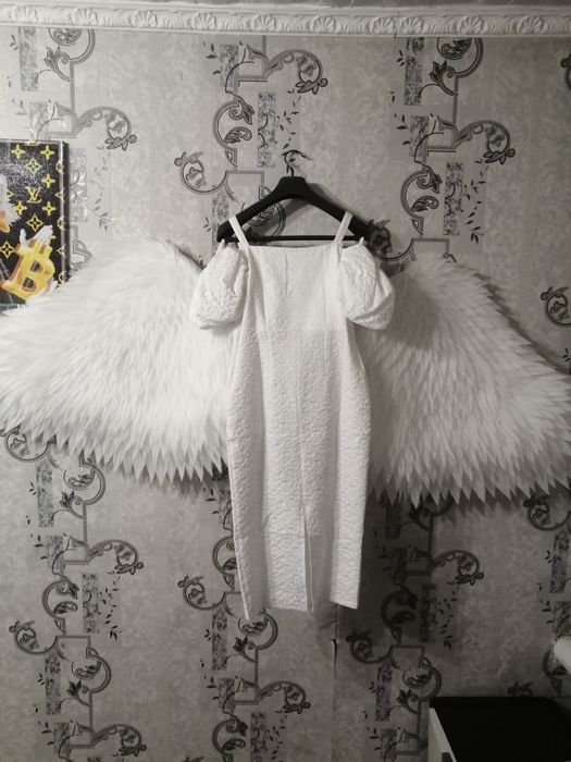 Продам платье с крыльями