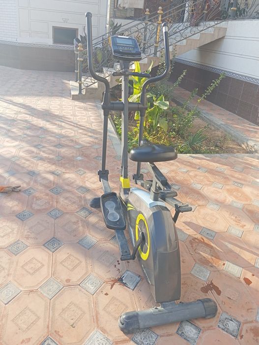 Велотренажёр сотилади лежали