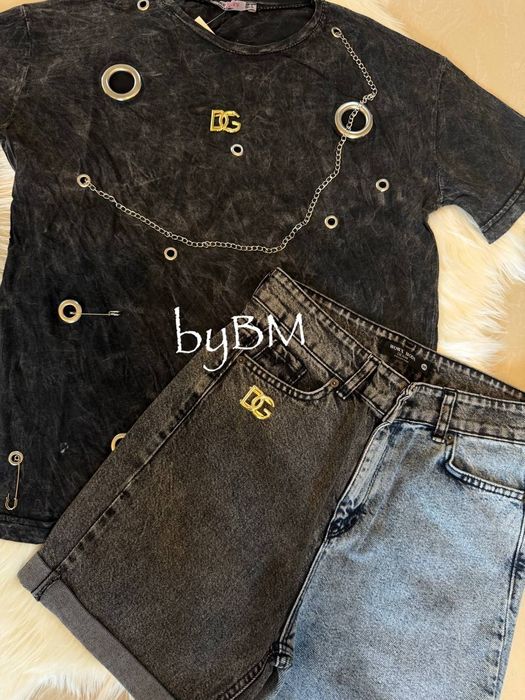 Set 2 piese dama

Blugi: 34 36 38 40 42 44 46 48 
34-XS 
36-S
38 - S
40- M
42-M
44-L
46-L
48-XL 

Tricou: S S M M L L XL XL

240 lei