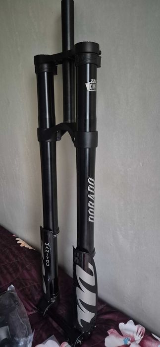 Чисто нова вилка Manitou Dorado Upside-down 203mmdown