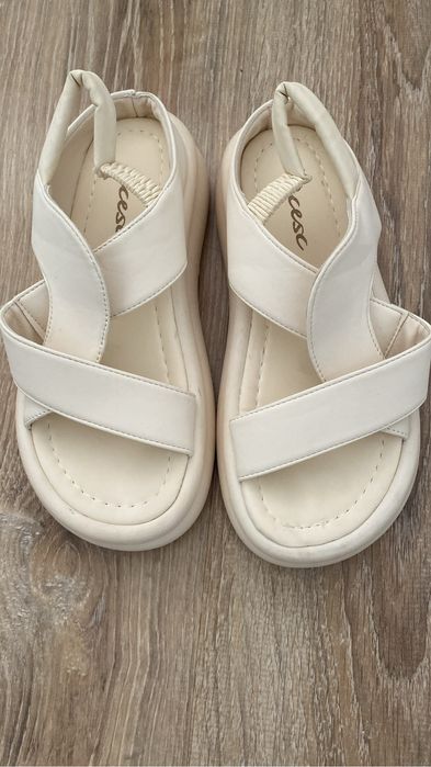 Сандали новые