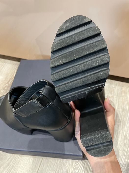 Обувки на висок ток