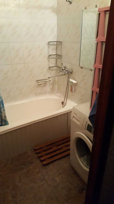 Продаётся 2х комн квартира на Художников. метро БИЙ. 225 школа