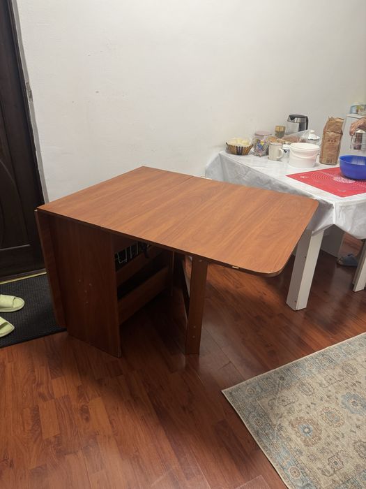 Продам стол книжку
