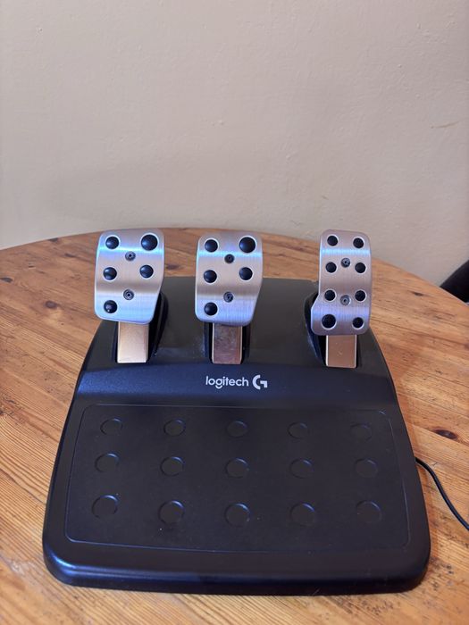 Vând volan loghitech G29