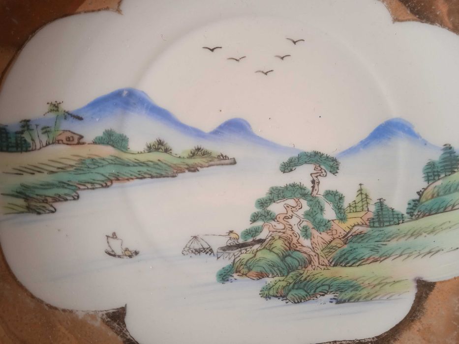 Много стара чиния японски порцелан с позлата