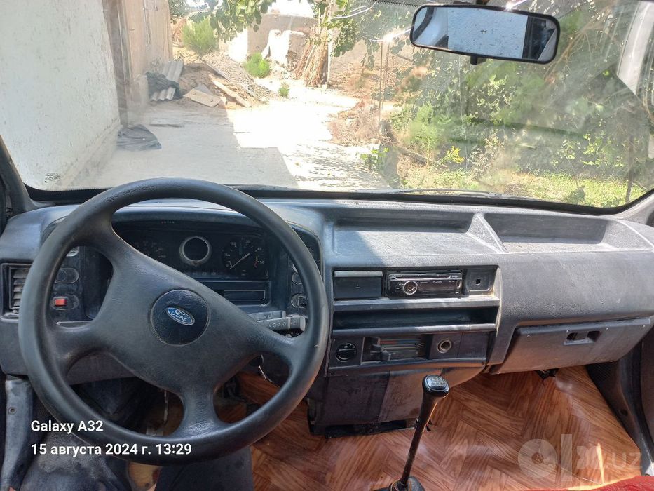 Fordtranzit moshin ishlab turipti