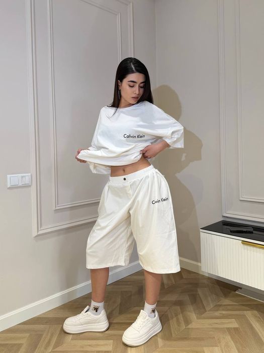 Стильный летний костюм Calvin Klein (футболка оверсайз + удлиненные шо